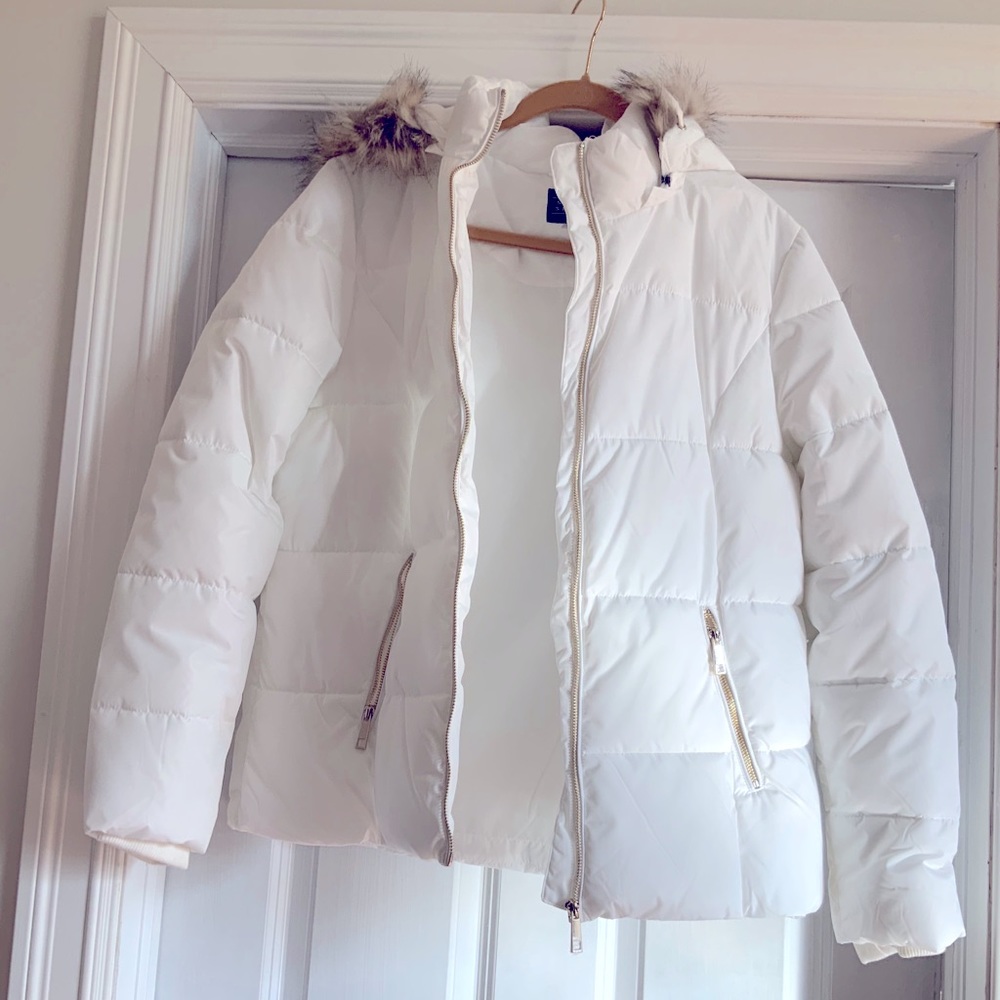NWT- snow white winter coat w/hood..  size Large